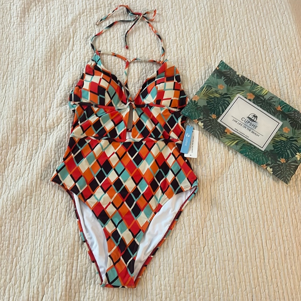 Sexy one piece halter swim suit. Size XL. Never worn. Cupshe brand.